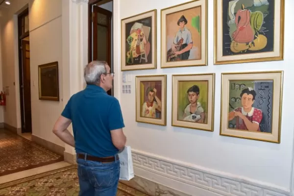 La “cocina de la pintura” de Timoteo Navarro  en su mesa de trabajo