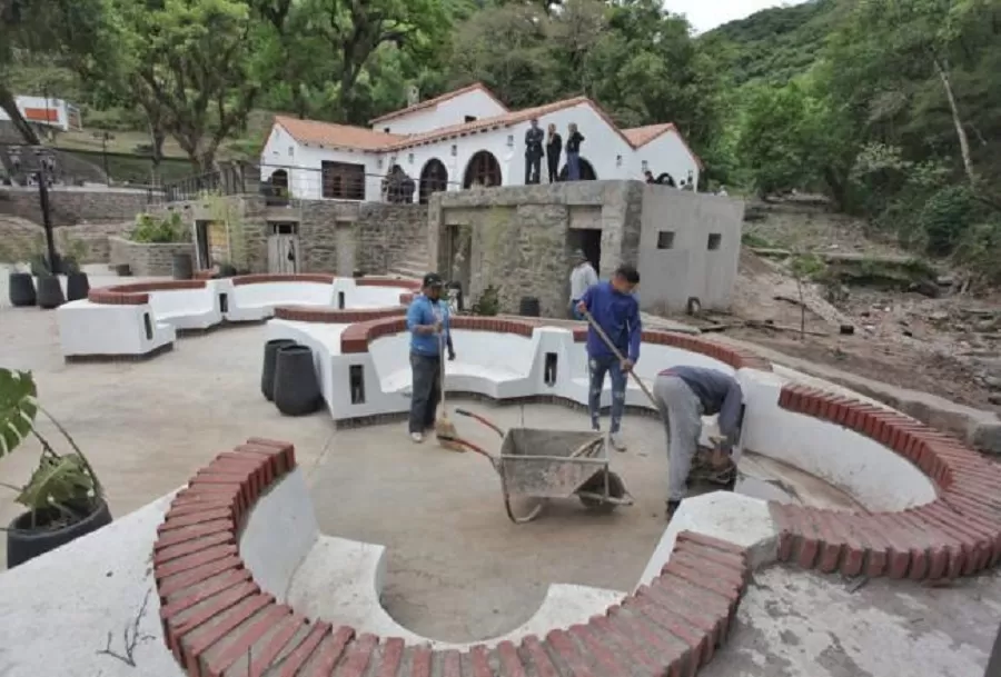 Arrancaron las obras para la contención del arroyo que bordea la Primera Confitería