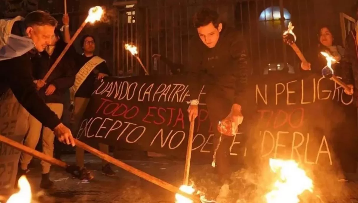 Protesta de los integrantes de Revolución Federal. 