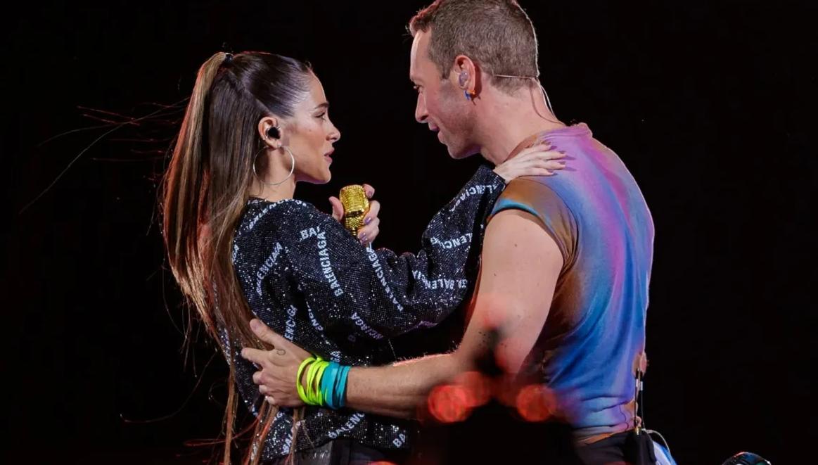 Tini junto a Chris Martin