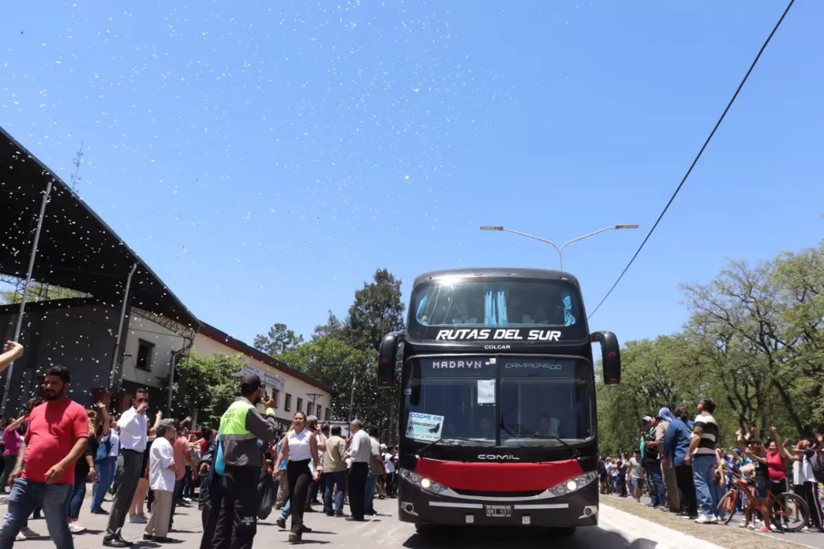 Estudiantes tucumanos partieron rumbo a la costa argentina para conocer el mar