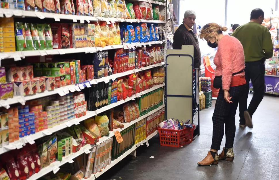 MENORES VENTAS. Los supermercados sintieron el impacto en las ventas por la menor disponibilidad de recursos por parte de la sociedad. 