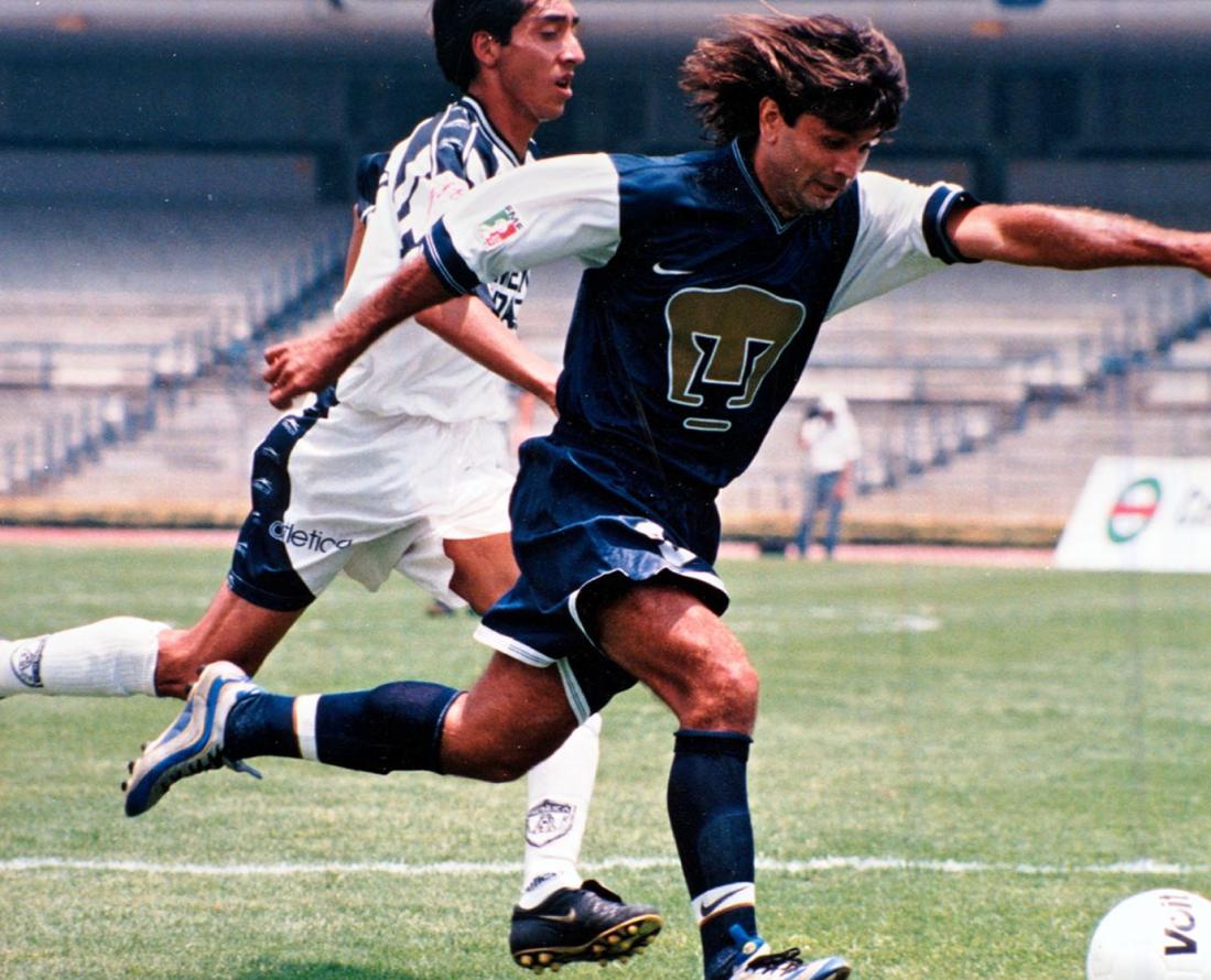 Mario Álvarez en Pumas.