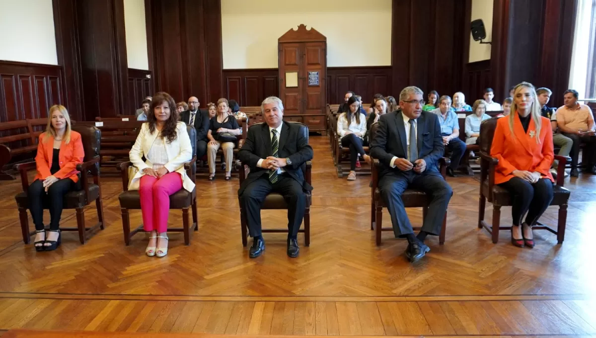 EN EL PALACIO DE JUSTICIA. Cinco jueces de Paz entrarán en funciones en el interior.