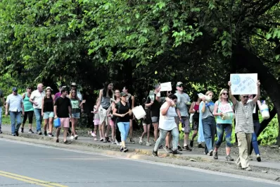 Por la falta de agua, Yerba Buena asiste a los vecinos de El Corte con un camión cisterna