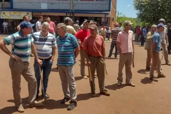 Misiones: vecinos desalojaron a palazos a piqueteros que cortaban una calle