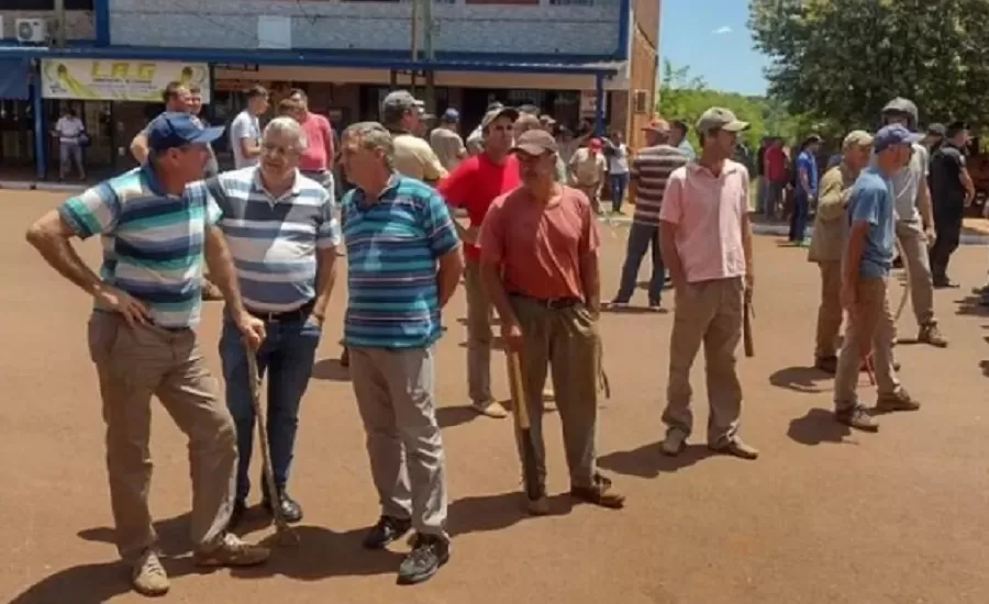 Misiones: vecinos desalojaron a palazos a piqueteros que cortaban una calle