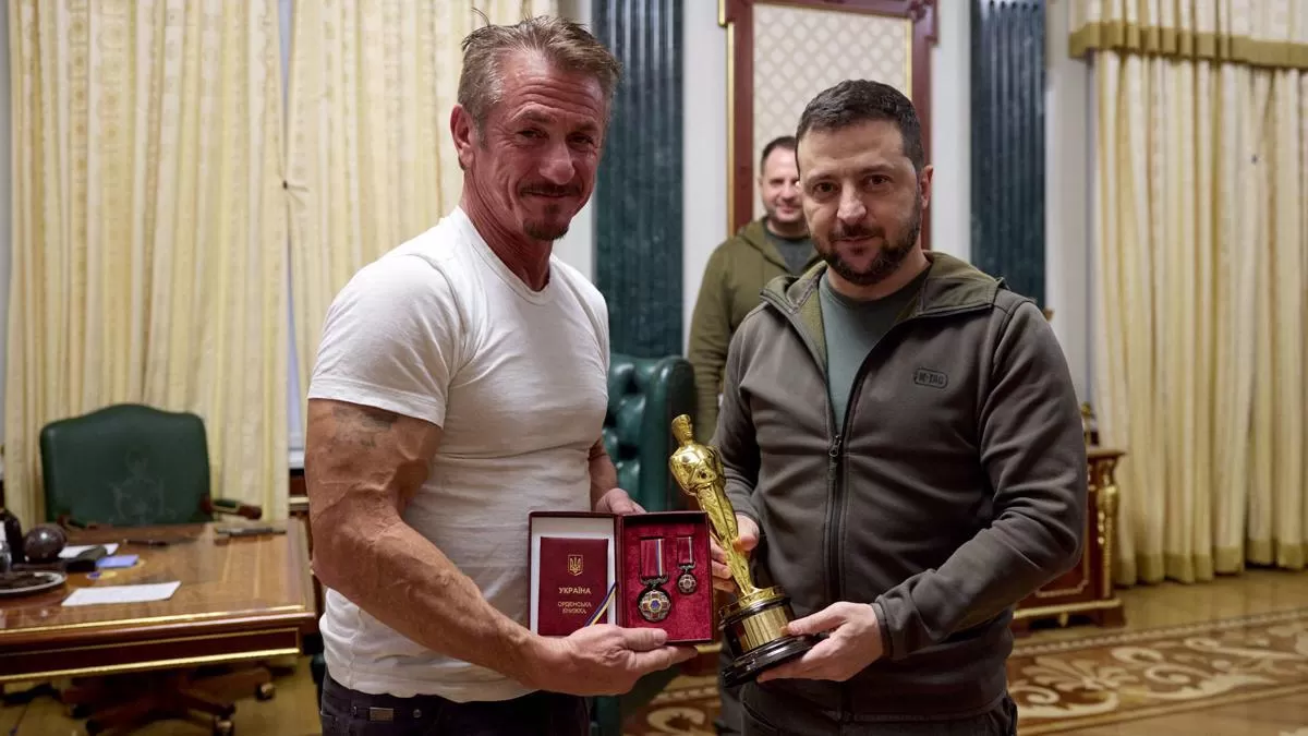 Sean Penn entregó uno de sus Oscar al presidente Zelensky