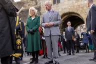 Detienen en Reino Unido a un hombre por atacar a huevazos al Rey Carlos