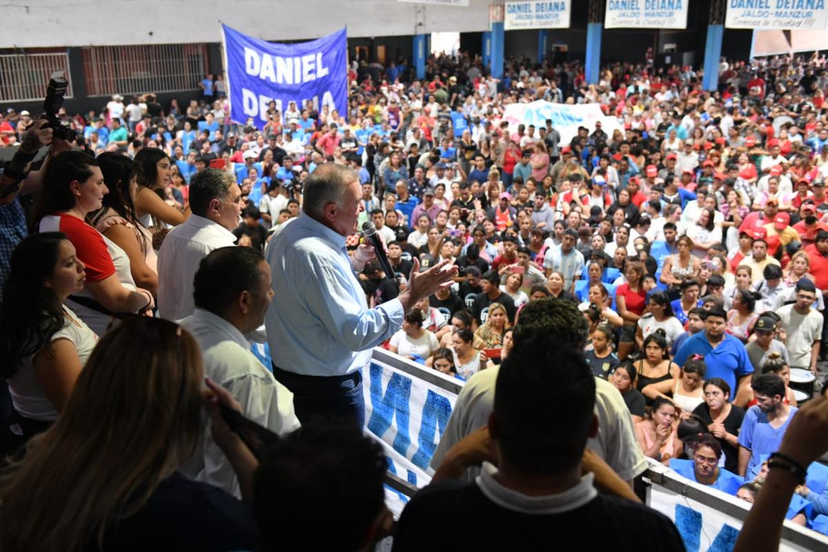 Jaldo encabezó el cierre del encuentro de agrupaciones sociales de la economía popular