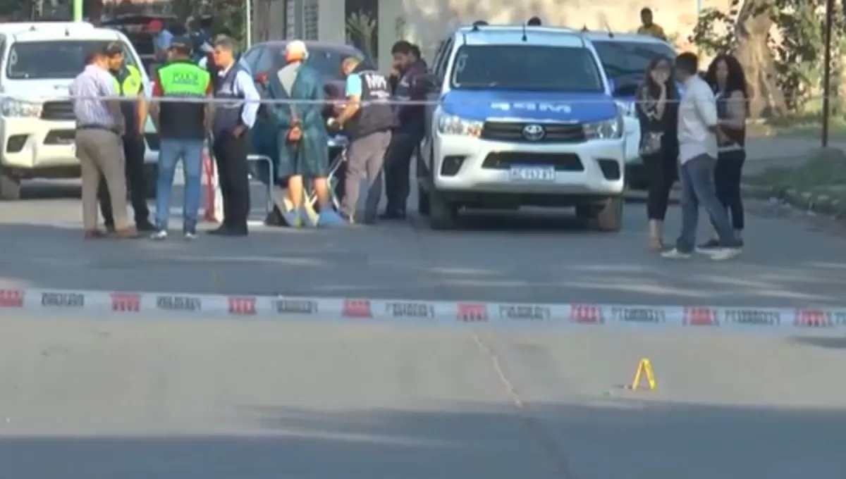 A LOS TIROS. Dos grupos se habrían enfrentado a balazos en medio de la calle en el barrio Oeste II.