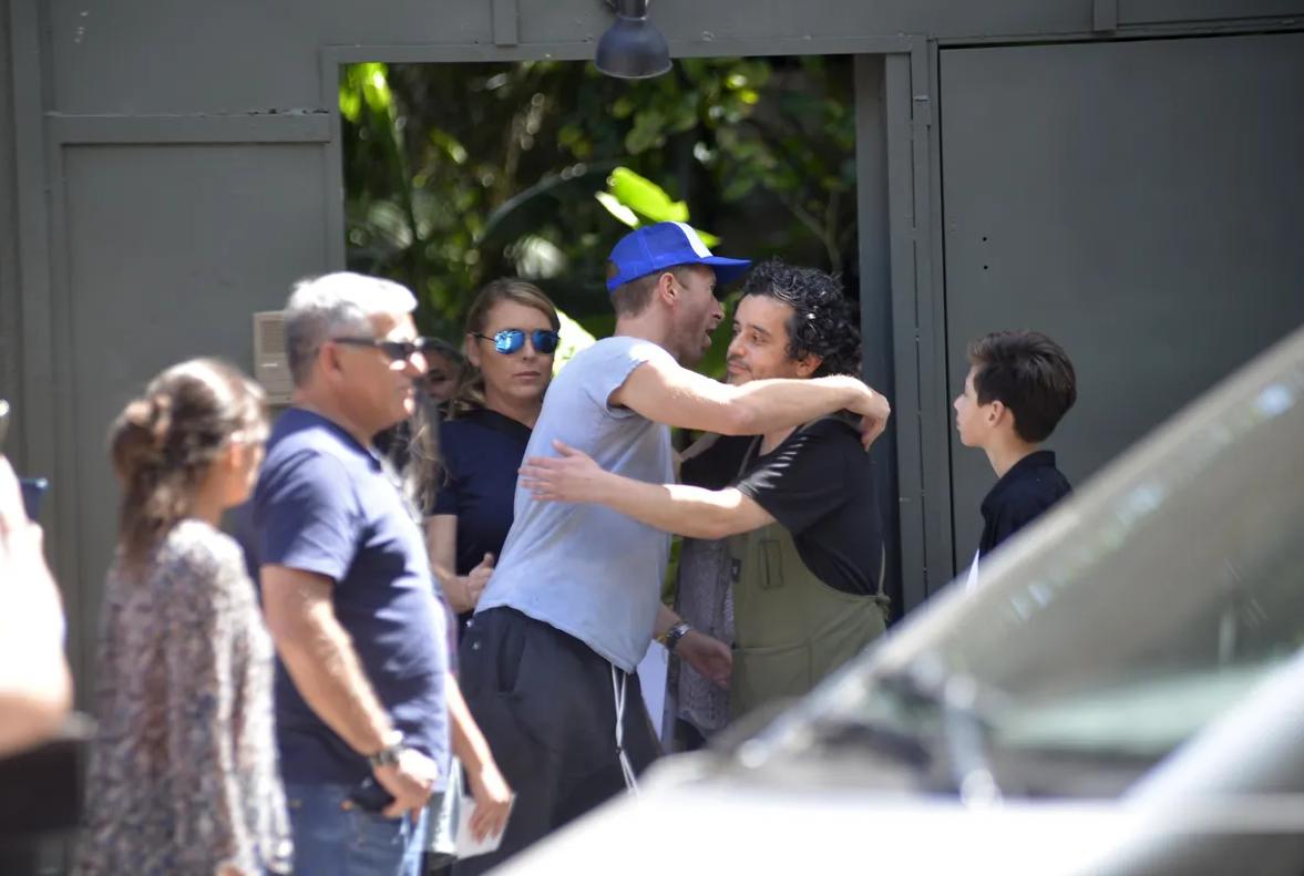 Chris Martin saludo a los fans en Palermo.