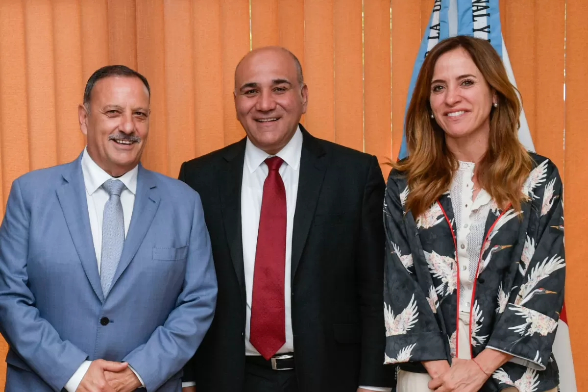 EN LA RIOJA. Manzur junto al gobernador Quintela y la ministra Magario.