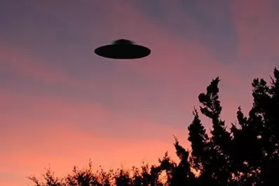 Escuchá los escalofriantes audios de los pilotos que vieron un OVNI en pleno vuelo