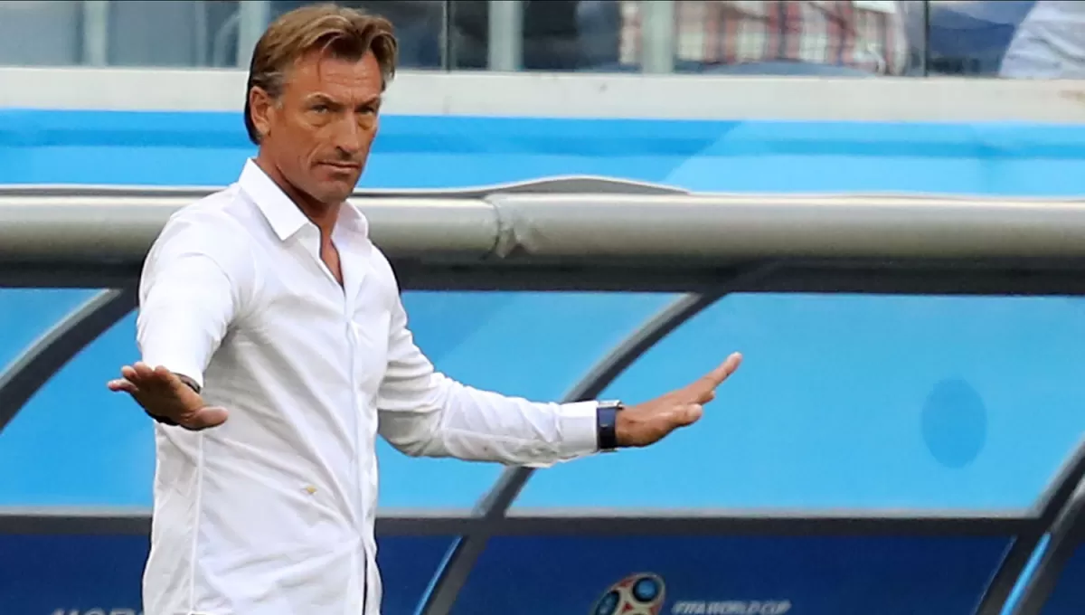 PRECAUCIÓN. El entrenador Hervé Renard decidió reemplazar a Fahad Al-Muwallad hasta que se conozca la sanción. 