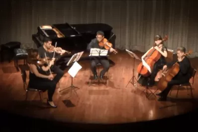 Tarde de conciertos, sombrero y café