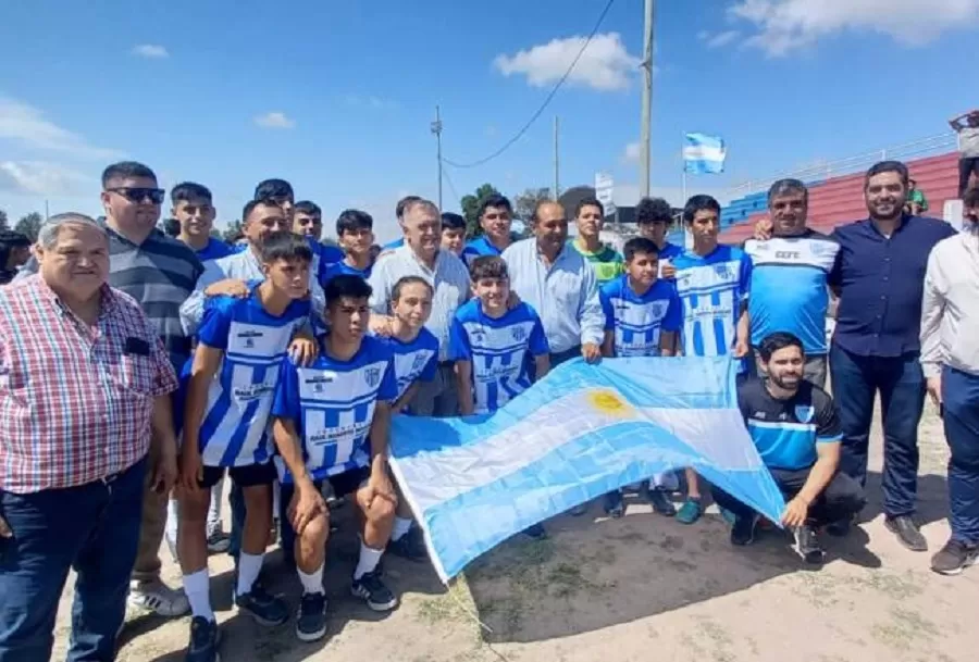 El Gobernador participó de la inauguración en el Club Deportivos Trancas.