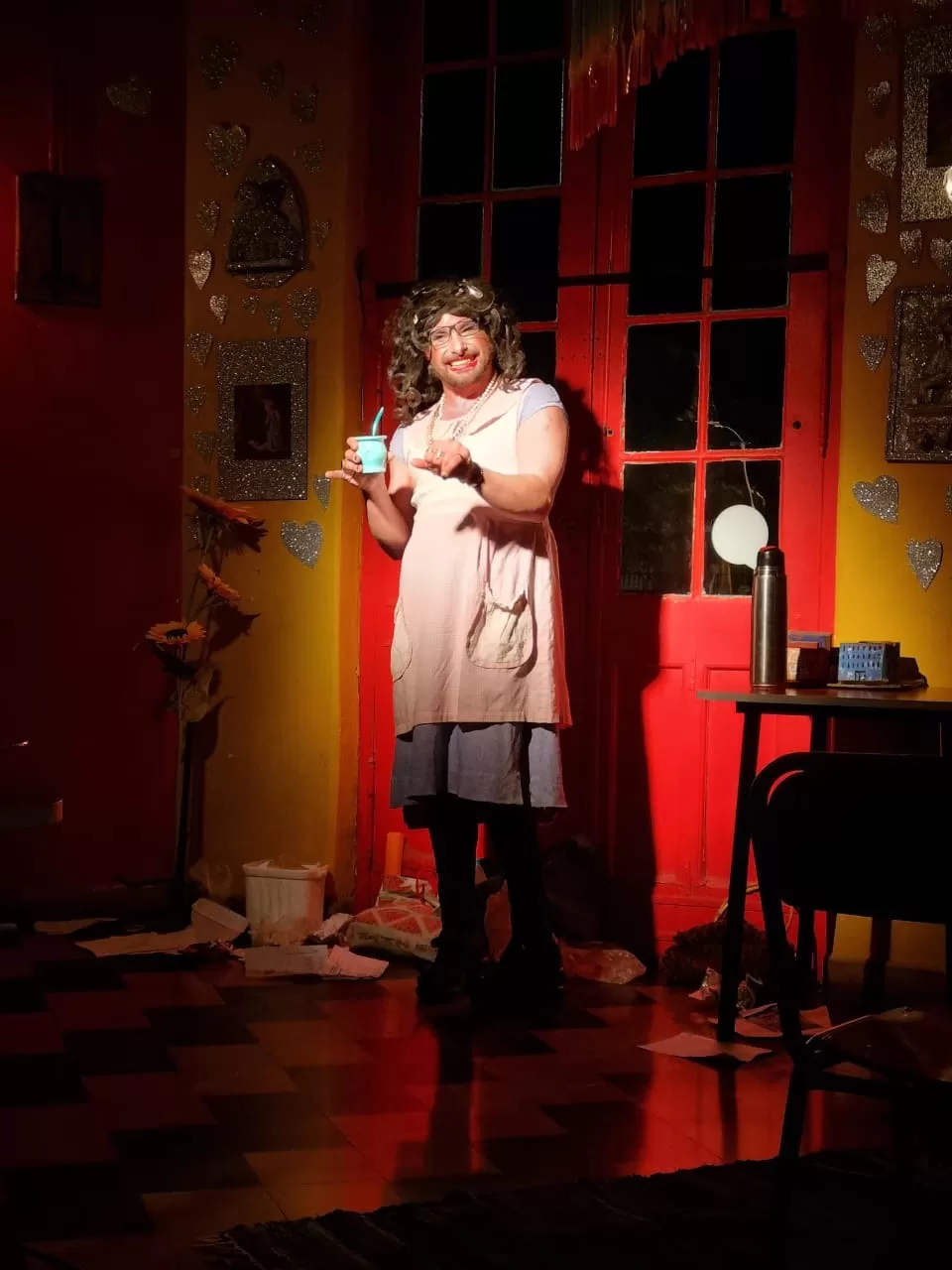 LAYLA MAESTRA. Markow, con la excusa de la docente plantea temas que involucran a toda la sociedad. 