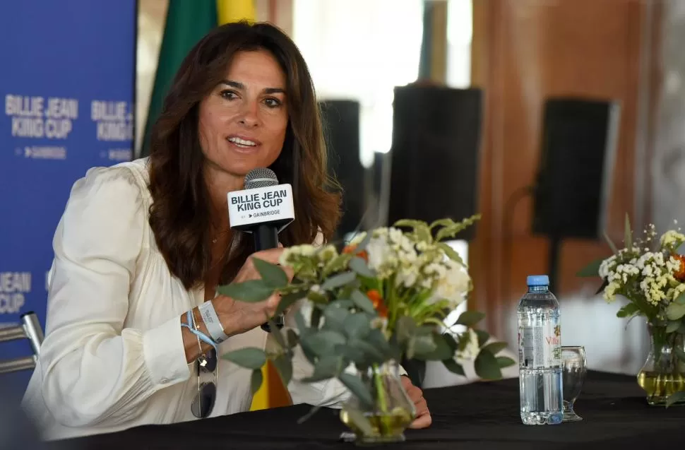 EN CONFERENCIA. Sabatini, que estuvo fuertemente custodiada por personal de seguridad privada, respondió las preguntas en la sala de prensa. LA GACETA / FOTO DE diego araoz