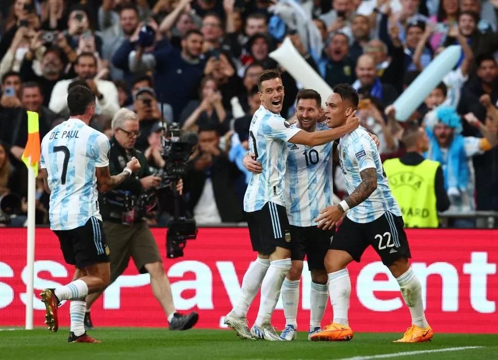 LA TARDE MÁGICA DE WEMBLEY. Argentina goleó al campeón de Europa en la “finalissima”, una de las mejores producciones del ciclo Scaloni. ¿Que Italia no va al Mundial? No por eso es menos grande. Pero atención: el equipo debe dar más. reuters (archivo)