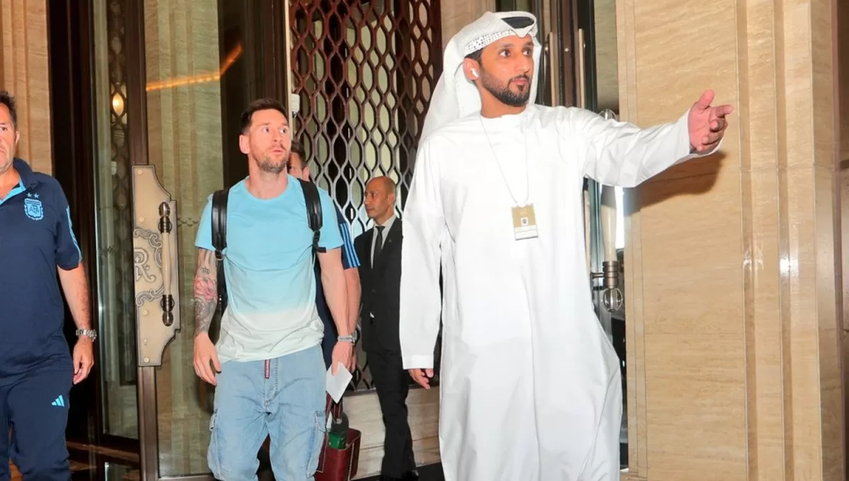 EN EMIRATOS. Lionel Messi se reunió con sus compañeros para preparar el amistosos del miércoles. 