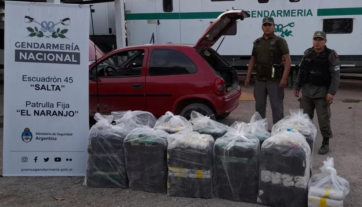 AUTO INTERCEPTADO por Gendarmería Nacional. 