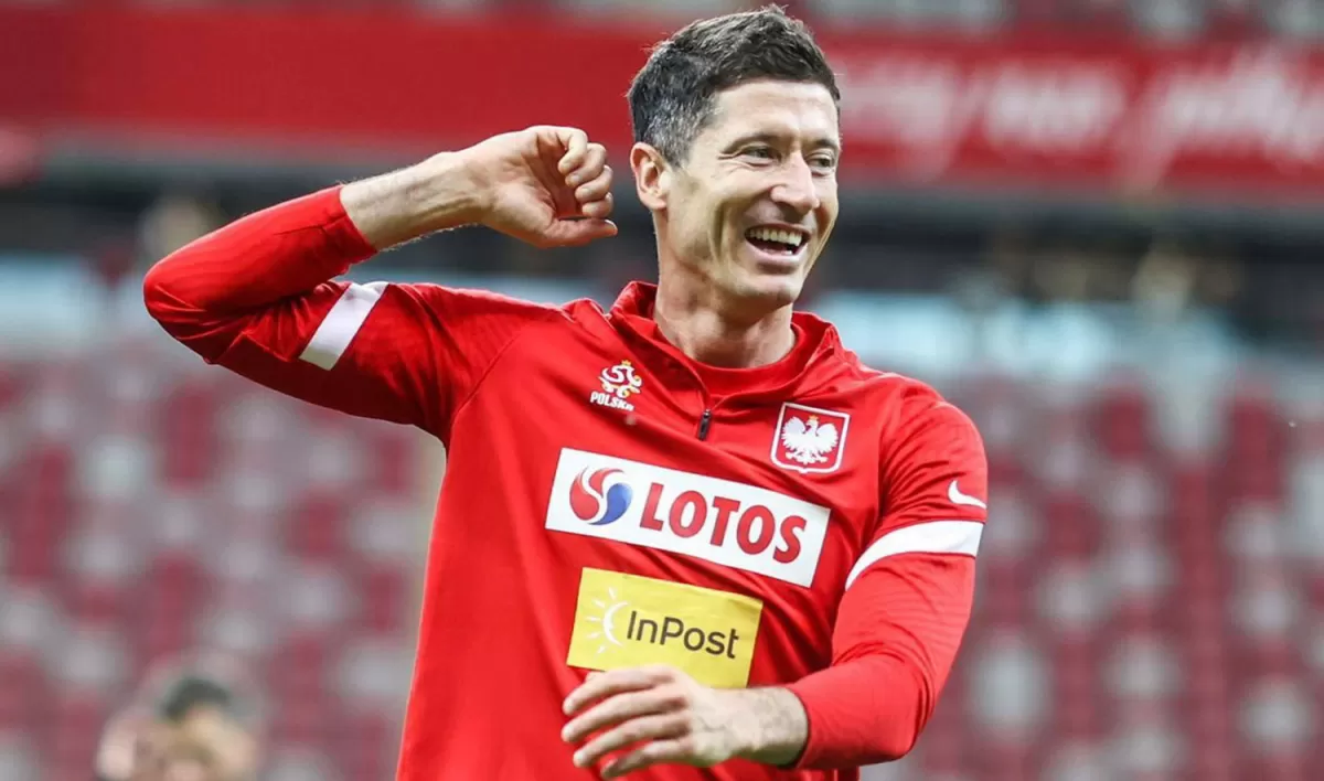 Para Lewandoski es difícil ser delantero de Polonia