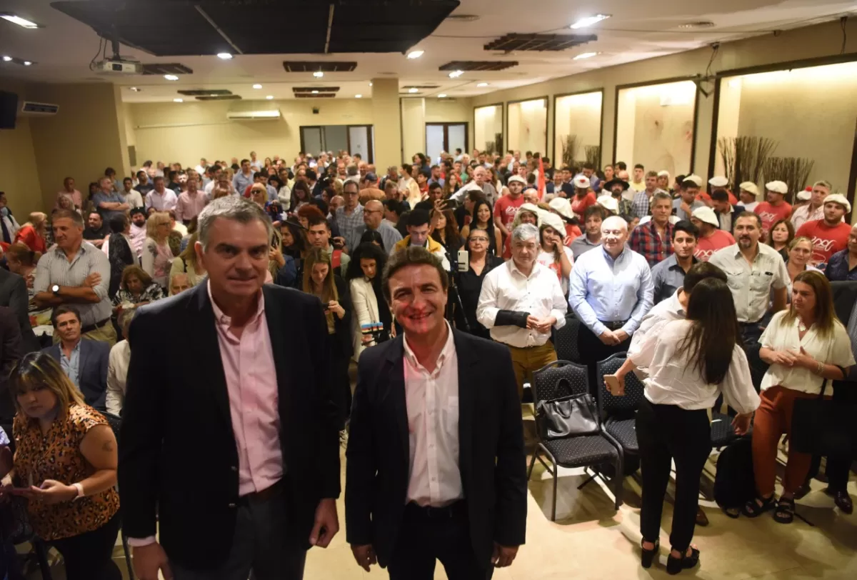 ACTO DE LANZAMIENTO. Roberto Sánchez, de la UCR, y Sebastián Murga, de CREO. Foto de LA GACETA / Por Franco Vera