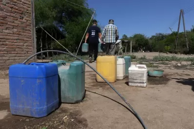 En Huaico guardan agua potable en bidones de agrotóxicos