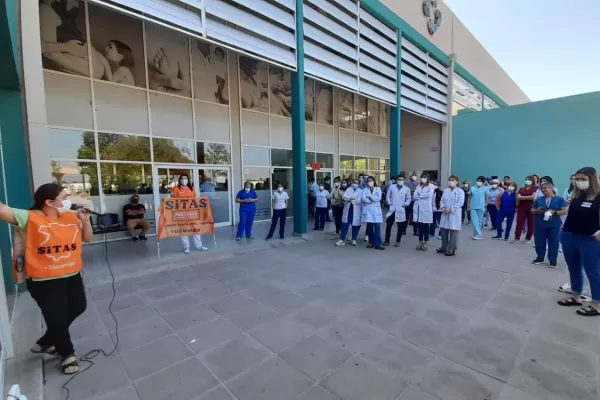 El personal de salud continuará con los abrazos simbólicos hasta el jueves