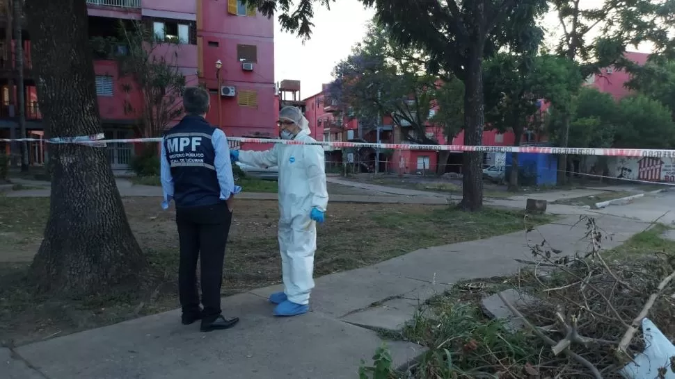 BALACERA. Los peritos recogieron más de 20 vainas servidas.