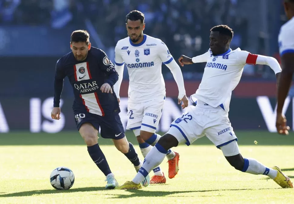 A TODA MÁQUINA. Ayer, Messi jugó 74 minutos en la goleada de PSG sobre Auxerre. Pese a que en poco más de una semana debutará con la Selección en el Mundial, “Pulga” no se guardó absolutamente nada. 