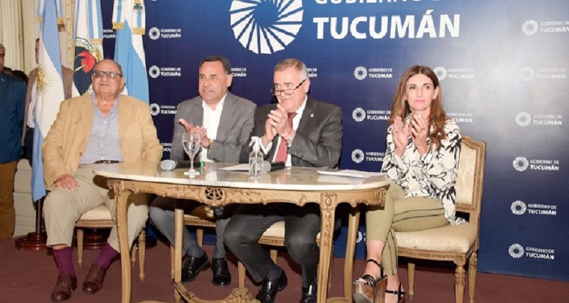 EN CASA DE GOBIERNO. Los ministros Garvich y Carolina Vargas Aignasse, junto al gobernador Jaldo y al legislador Amado, en el anuncio del aumento del 30%. Foto de Archivo Prensa Gobernación