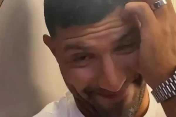 Video: Kun Agüero viajó a Qatar en un vuelo lleno de brasileños y su reacción se hizo viral