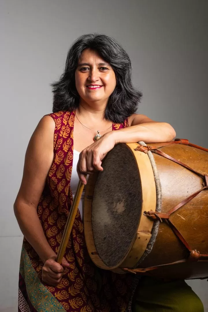 CANTORA. Viviana Taberna inscribe su voz en el mundo del folclore popular. 