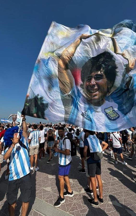 Con el banderazo, Argentina volvió a ser local en el Mundial Qatar 2022