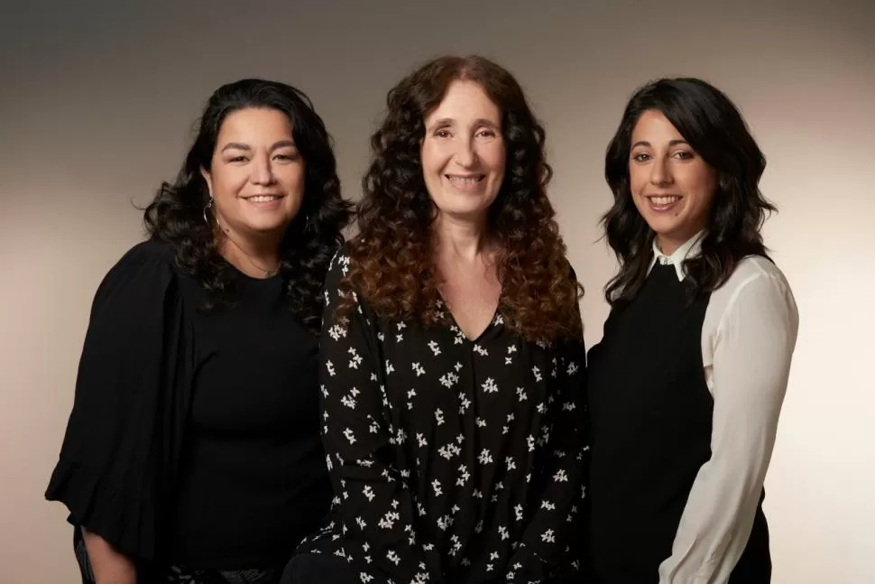 LAS AUTORAS. Laura Rocha, Marina Aizen y Pilar Assefh escribieron el libro “(Re) calientes”. 