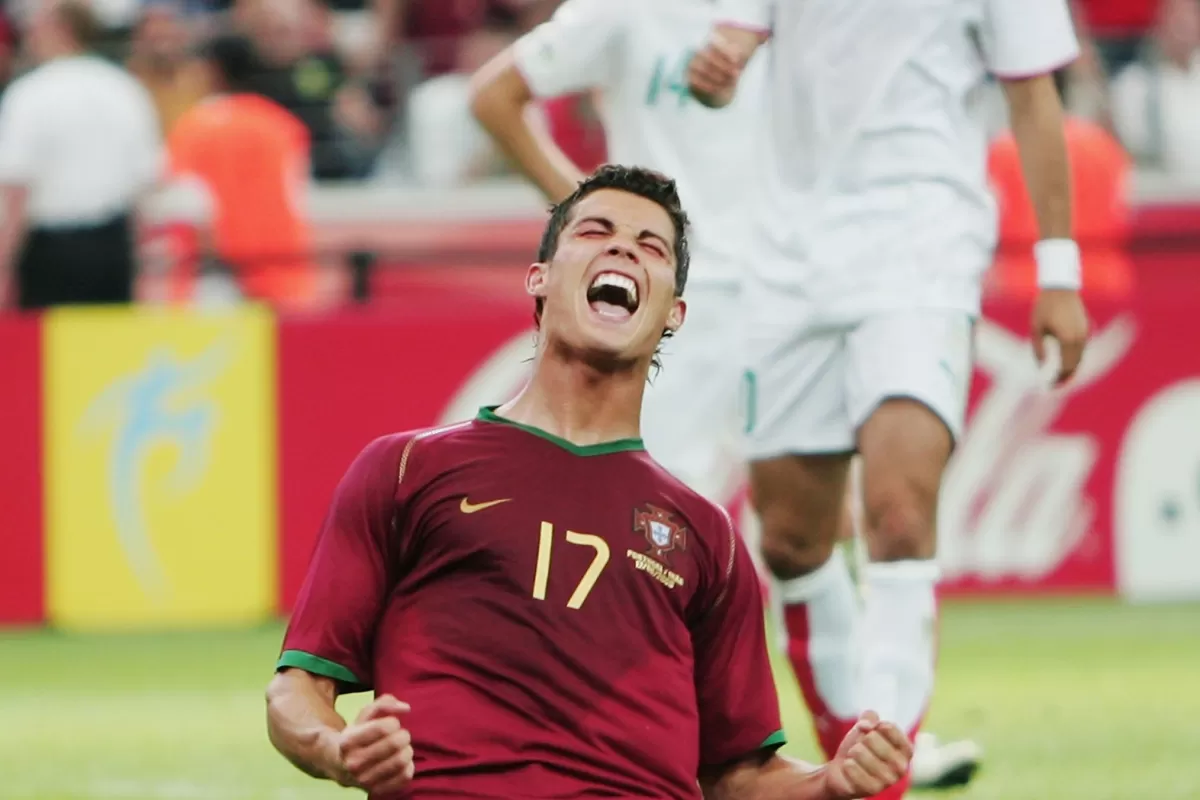 CRISTIANO RONALDO, AHORA Y CUANDO MARCÓ EN EL MUNDIAL DE COREA. 