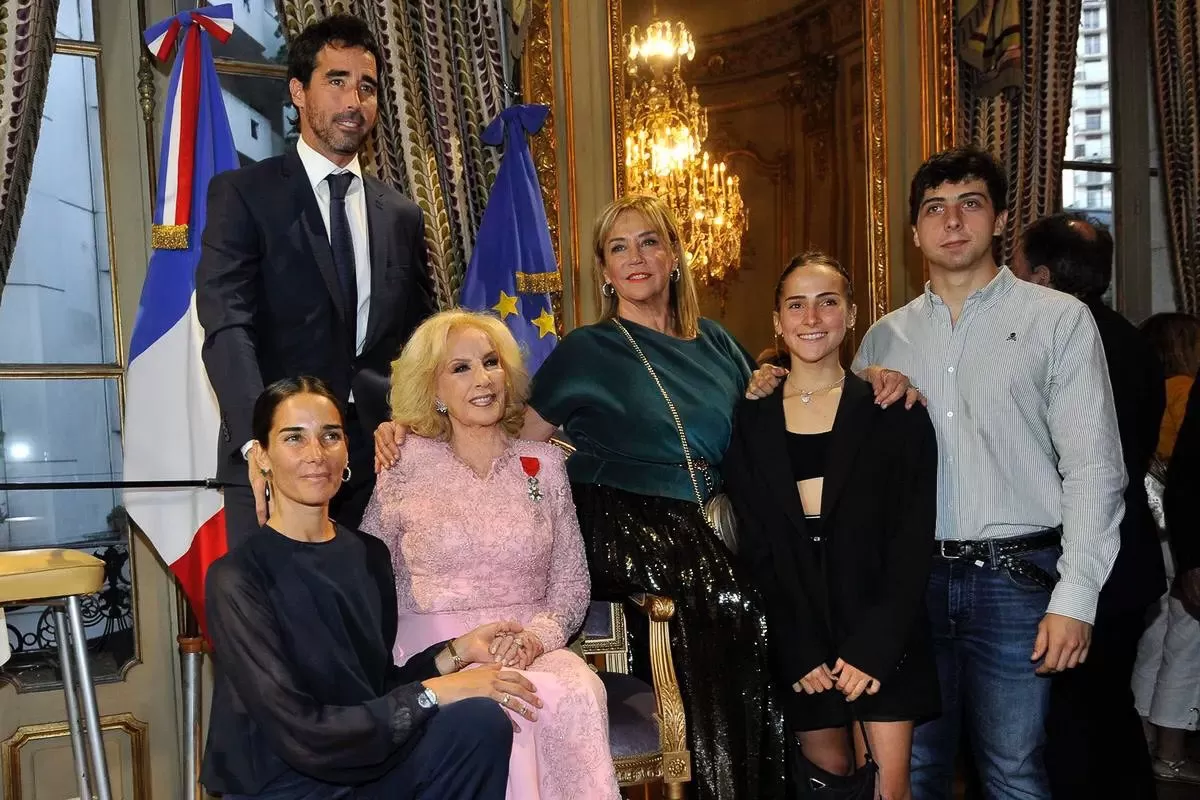 Mirtha Legrand fue distinguida por la Embajada de Francia