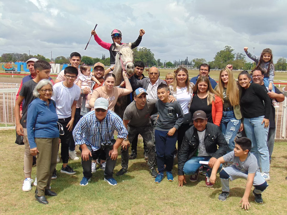 POR OTRO FESTEJO. La barra del stud “Don Antonio” espera seguir de racha.