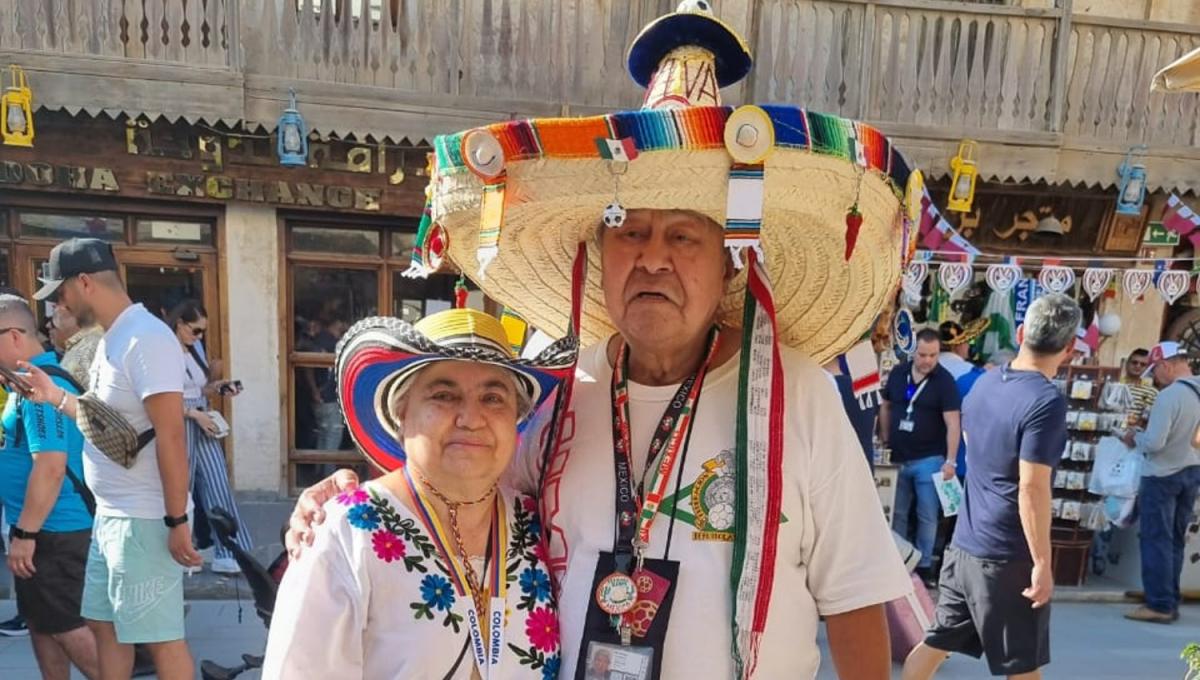 SEGUIDORES.  Este es el quinto Mundial al que asiste Manuel junto a su esposa Marian, colombiana de Bogotá.