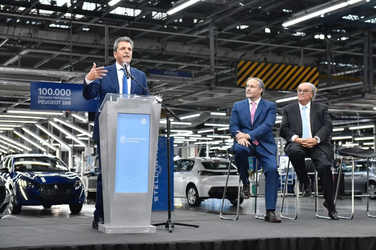 Sergio Massa, el ministro de Economía en una planta automotriz.