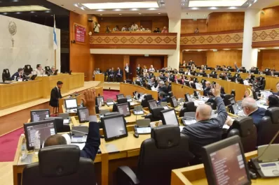 La polémica por la Unrel resonó en la Legislatura: denuncias de asistencialismo y críticas a Sánchez