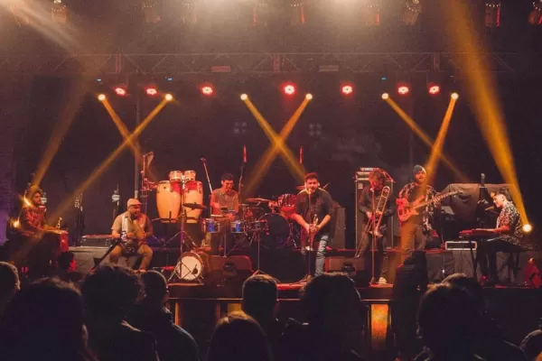 Suenan jazz latino y post rock a todo volumen