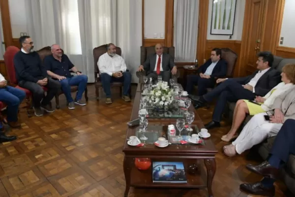 Dura puja por el centro del ring electoral