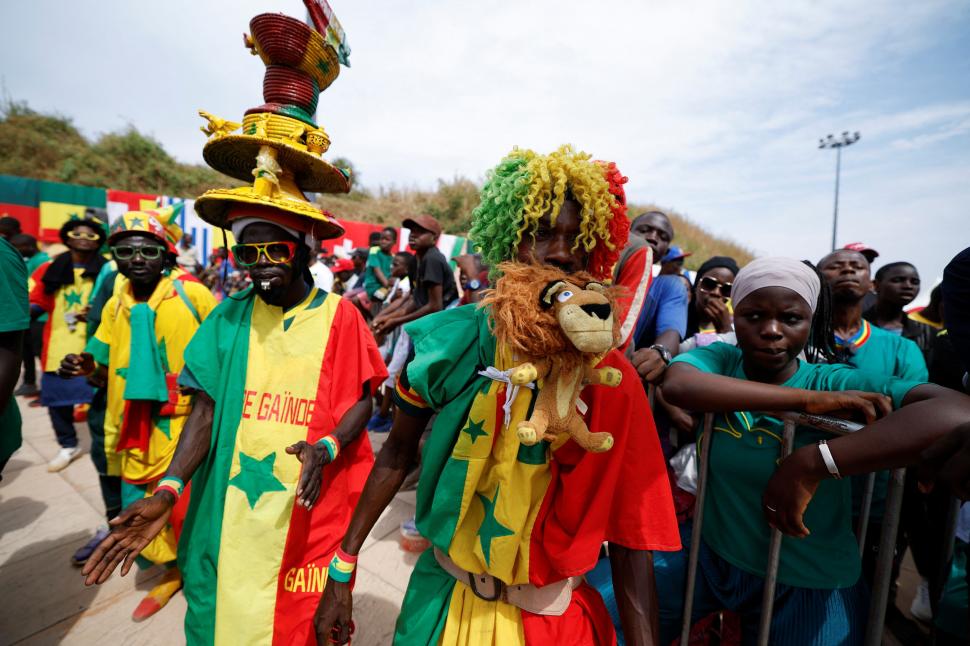 COLORIDOS. Los senegaleses celebraron la victoria sobre Qatar.