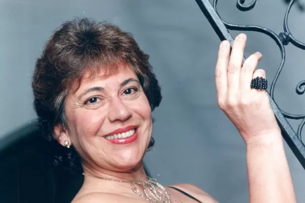 Ana Vicidomini le entrega al tango su corazón de cantante y de poeta