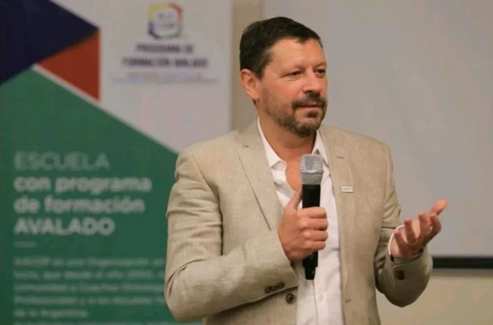 PARAR PARA REFLEXIONAR. Hugo López resalta el impacto que tuvo la pandemia en un mundo vertiginoso. 