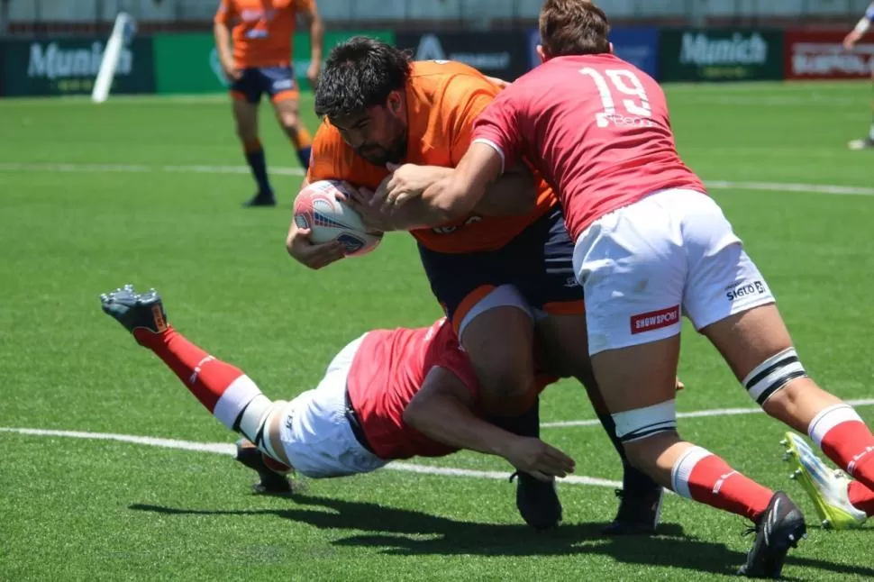 CAMINOS CERRADOS. Tucumán tuvo pasajes de dominio, pero no logró convertirlos en jugadas de try. Sus fallas en el manejo y en el line conspiraron contra sus intentos de vencer a Córdoba. 