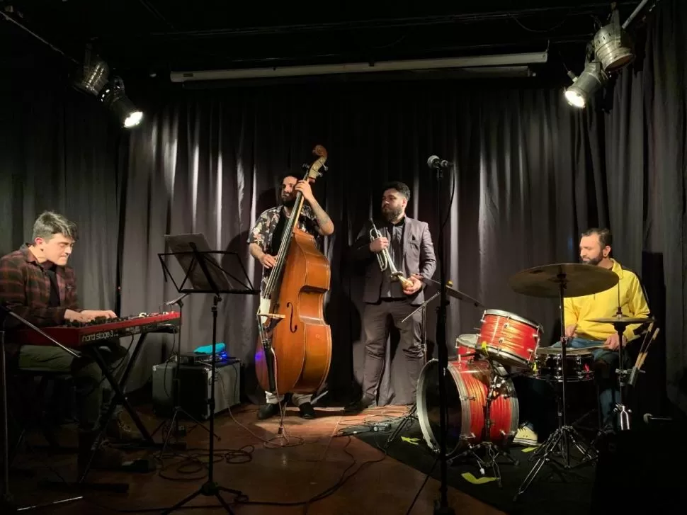 FERNAN3 JAZZ TRÍO. Temas propios y grandes standards del género. 